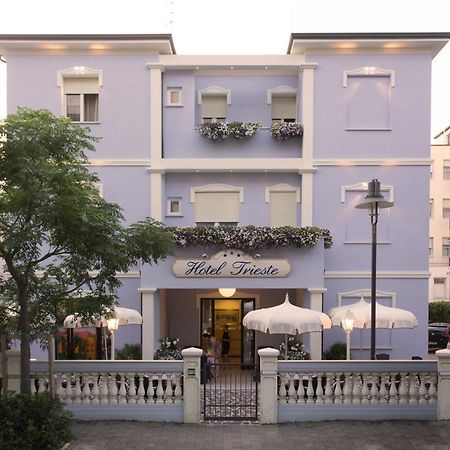 Hotel Trieste Чезенатико Екстериор снимка