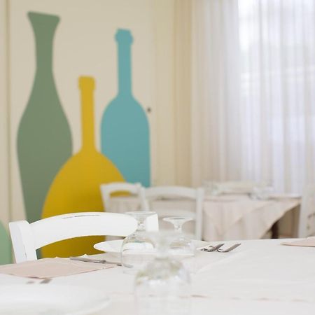 Hotel Trieste Чезенатико Екстериор снимка