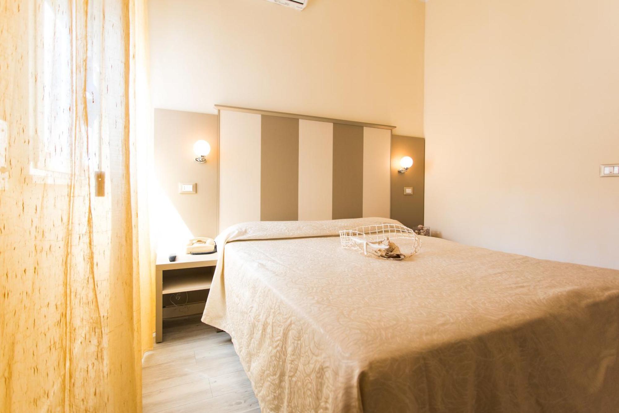 Hotel Trieste Чезенатико Стая снимка
