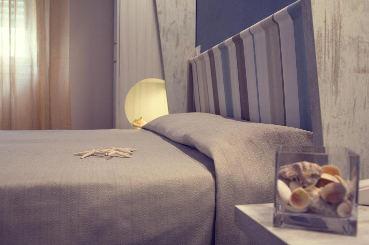 Hotel Trieste Чезенатико Екстериор снимка