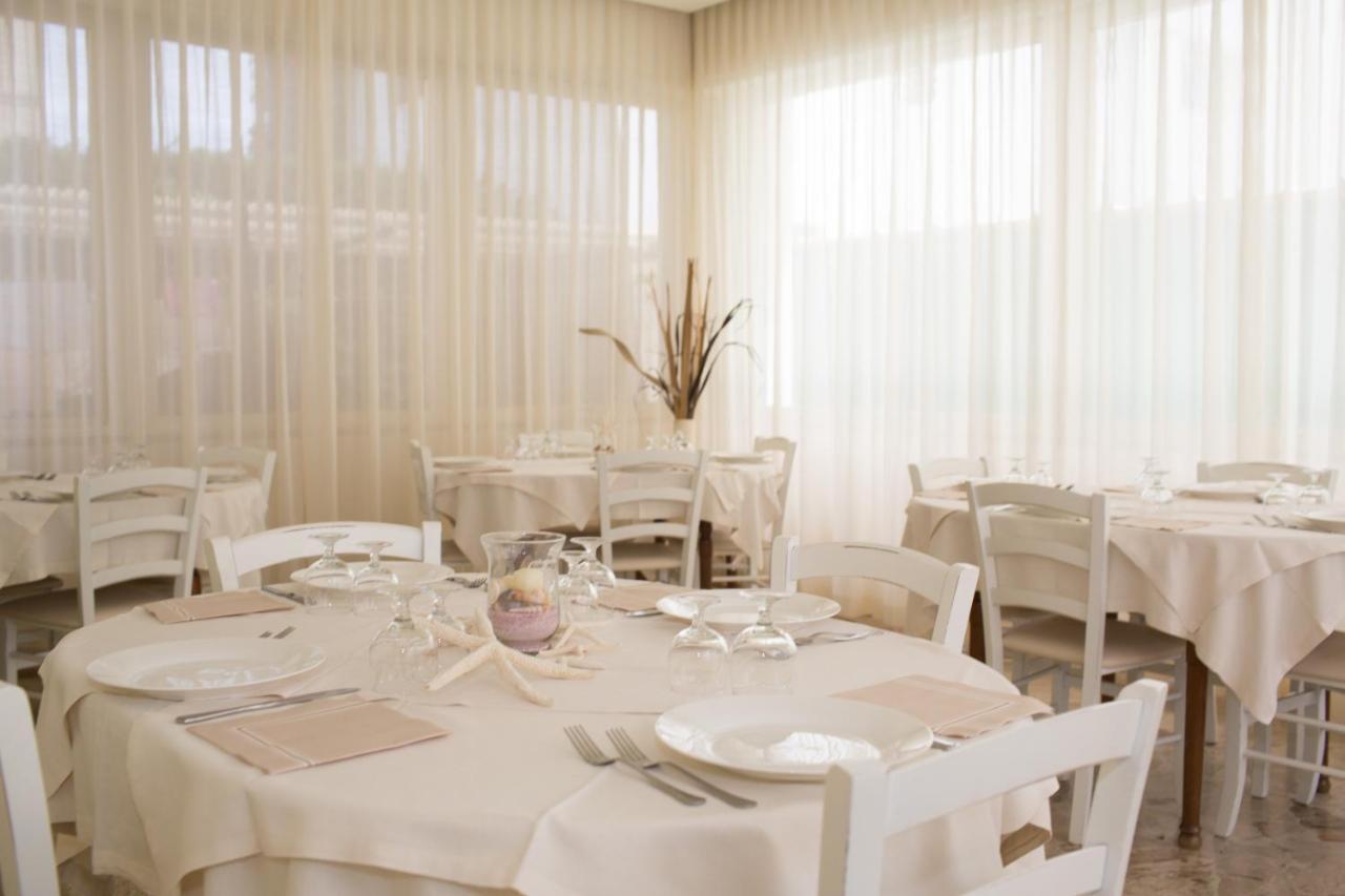 Hotel Trieste Чезенатико Екстериор снимка