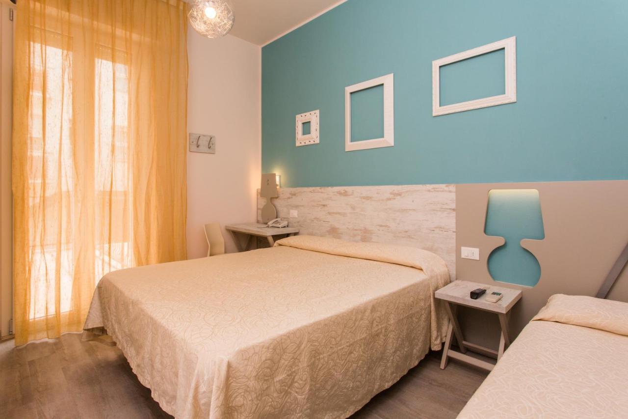 Hotel Trieste Чезенатико Стая снимка
