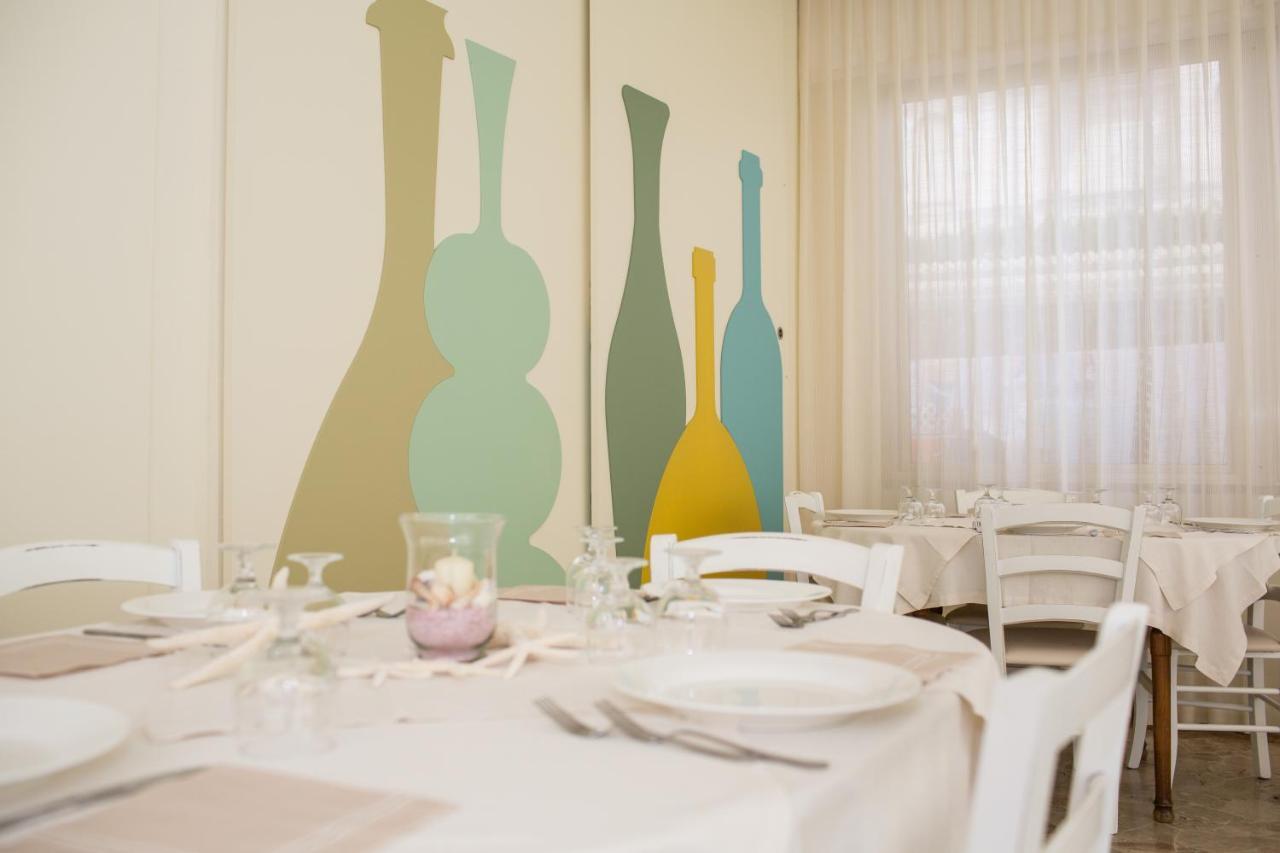 Hotel Trieste Чезенатико Екстериор снимка