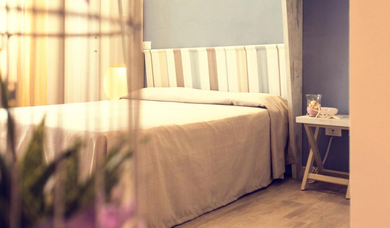 Hotel Trieste Чезенатико Екстериор снимка